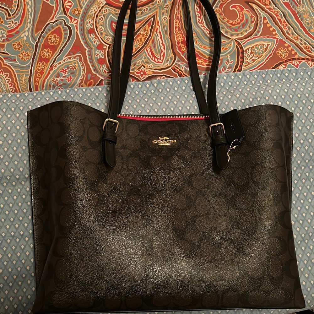 Tote bag in excellent condition.